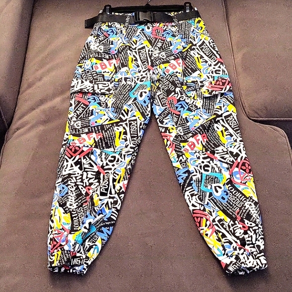 Graffiti jogger pants w/ belt - Picture 2 of 9